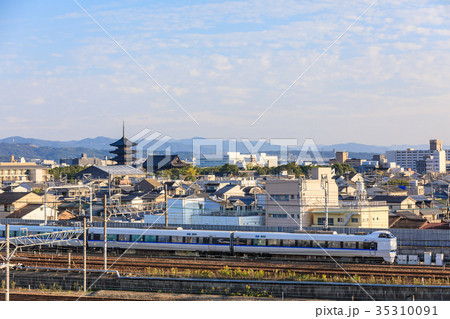 京都　東寺と在来線 35310091
