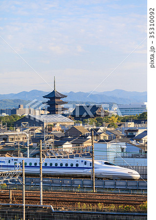 京都　東寺と新幹線 35310092