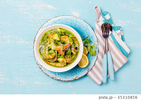 MEXICAN CUISINE. Aguachile de camaron. Prawns 35310856