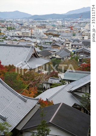 Enkoji Temple and north Kyoto skyline in autumn Enkoji Temple and north Kyoto skyline in autumn 35311754