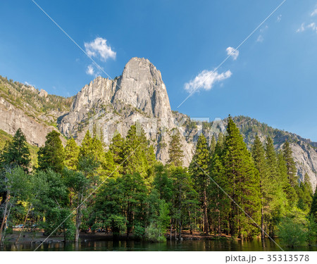 Yosemite National Park Valley summer landscape 35313578