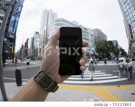 スマートフォンを使う（オーセンティック&POV表現） 35315865