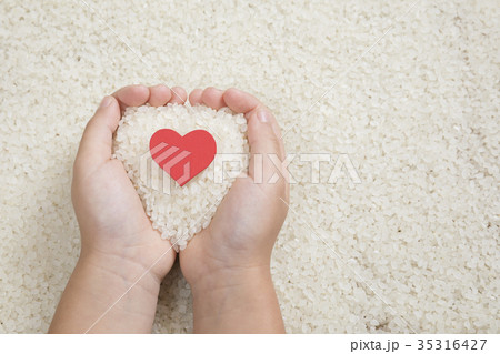 米 持つ 子供 ハート 米 持つ 子供 ハート 35316427