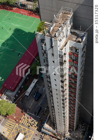 香港のペンシルビル　縦構図 35317320