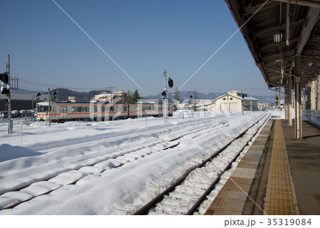 冬の高山駅ホーム 35319084