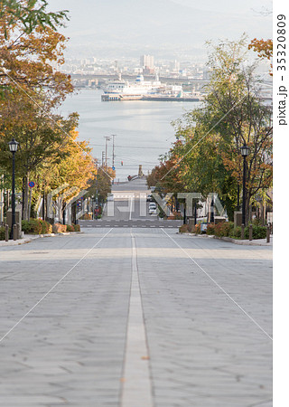 北海道は函館「八幡坂」 35320809