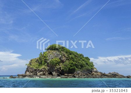 Travelers to the Andaman Sea in Thailand. 35321043