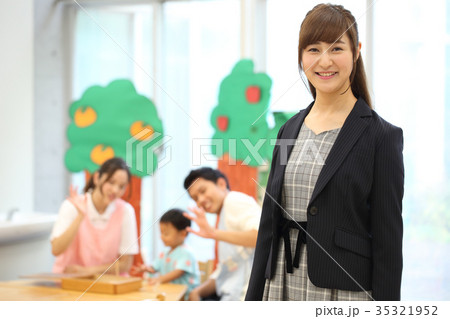 企業内保育所 企業内保育所 35321952