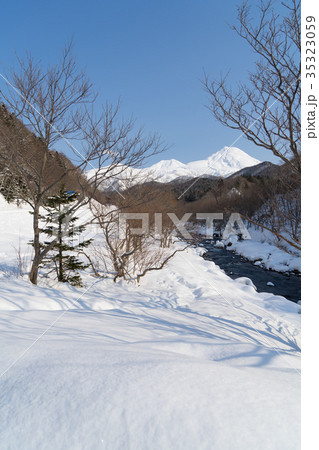 冬の知床連山 35323059