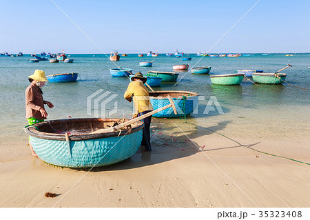 Fishermen are collecting fish at My Hiep beach Fishermen are collecting fish at My Hiep beach 35323408