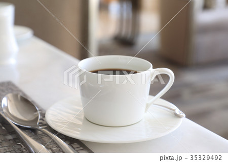 カフェでコーヒータイム カフェでコーヒータイム 35329492