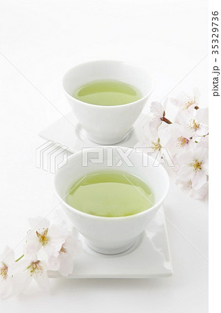 緑茶2客引き縦位置 35329736