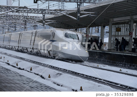 雪の新幹線 35329898
