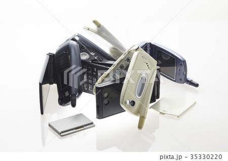 使い古した携帯 35330220