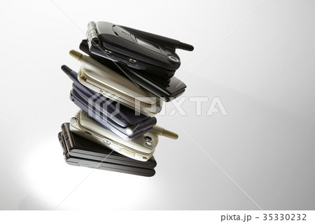 使い古した携帯 35330232