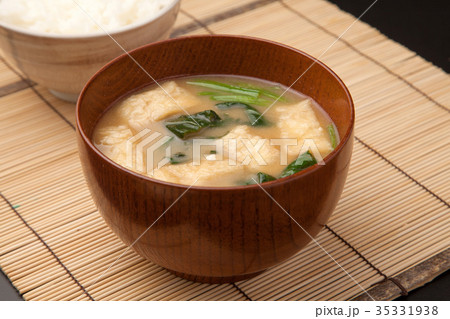 ほうれん草と油揚げの味噌汁 35331938