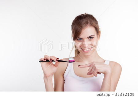 girl shows the finger on the toothbrush smile 35332109