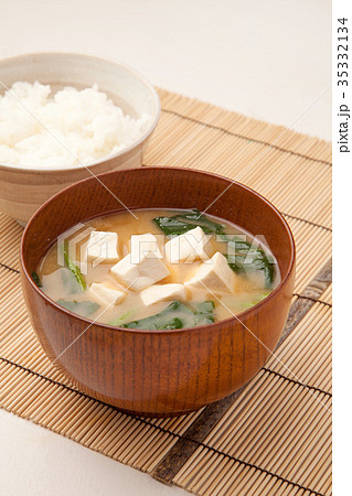 豆腐とほうれん草の味噌汁 35332134