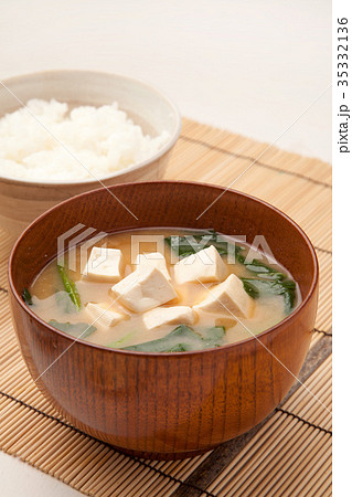 豆腐とほうれん草の味噌汁 35332136