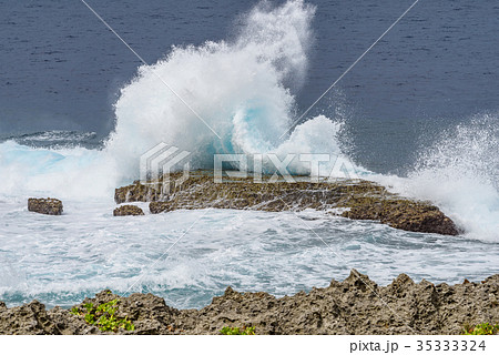 残波岬の波 35333324