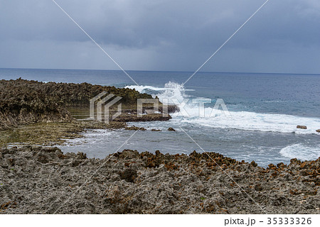 残波岬の波 35333326