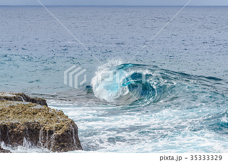 残波岬の波 35333329