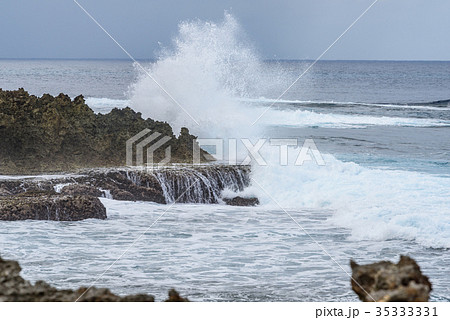 残波岬の波 35333331