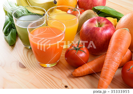野菜ジュース スムージー 野菜 ナチュラルテーブルの写真素材 35333955 Pixta