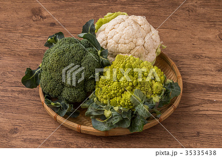 ブロッコリーとカリフラワー　Broccoli and cauliflower 35335438