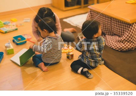 1 year old　&　6 years old 35339520