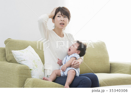 赤ちゃんとママ 35340306
