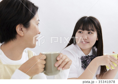 受験生 母娘 リラックス 受験生 母娘 リラックス 35341978