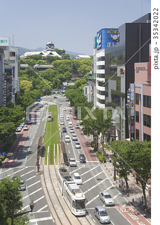 熊本市電 9705A-B型政令指定都市啓発電車と熊本城 熊本市電 9705A-B型政令指定都市啓発電車と熊本城 35342022
