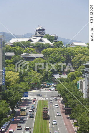 熊本市電 レトロ電車101号と熊本城 35342024