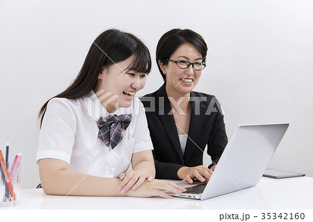 受験生 家庭教師 女性 受験生 家庭教師 女性 35342160