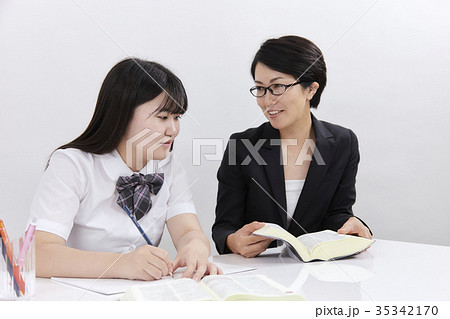 受験生　家庭教師　女性 35342170