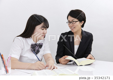 受験生　家庭教師　女性 35342171