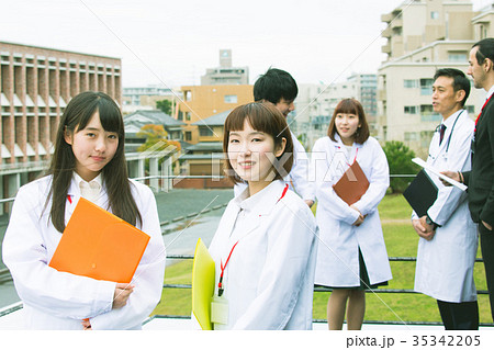 医療系大学　人物 35342205