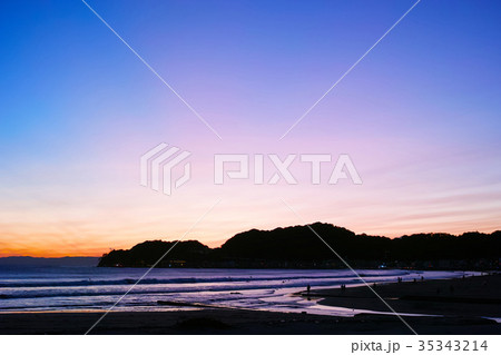 鎌倉　由比ガ浜の海岸夜景 35343214