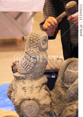 フクロウの彫刻 35344031