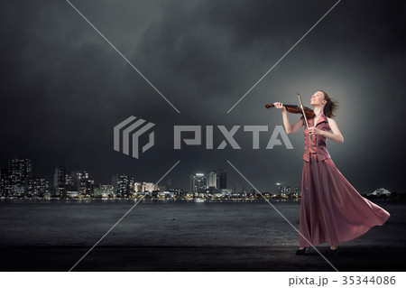 Woman play violin 35344086