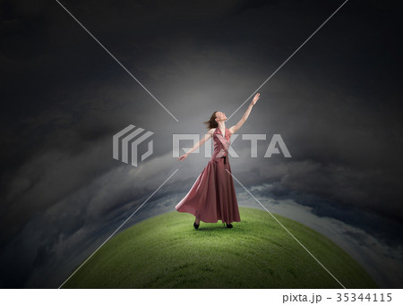 Woman reaching hand 35344115