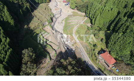 空撮 2017年10月9日撮影 九州北部豪雨後の朝倉市・黒川疣目 空撮 2017年10月9日撮影 九州北部豪雨後の朝倉市・黒川疣目 35344380