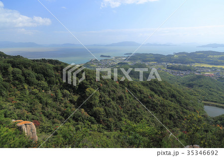 児島半島の八丈岩山登山道脇から玉野市番田、大入崎、豊島方向を見る 児島半島の八丈岩山登山道脇から玉野市番田、大入崎、豊島方向を見る 35346692