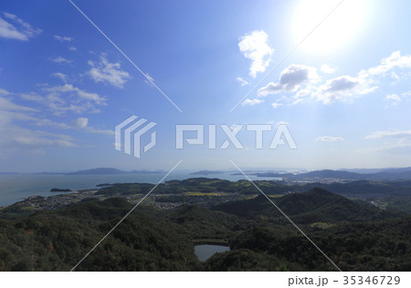 児島半島の八丈岩山登山道脇から備讃瀬戸を見る 35346729