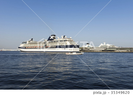 大さん橋を離岸するセレブリティミレニアム 大さん橋を離岸するセレブリティミレニアム 35349620