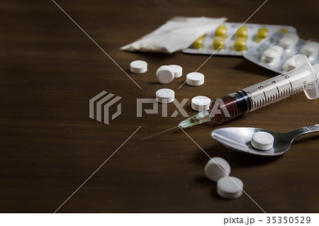 man substance dependence medication Drug man substance dependence medication Drug 35350529