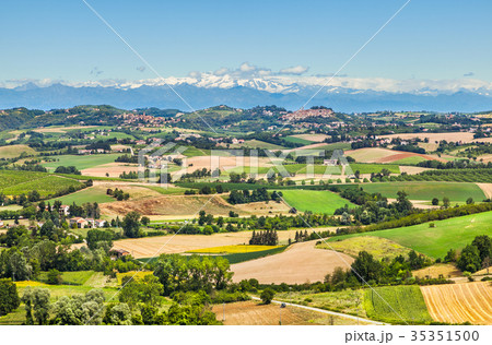 Country landscape of Monferrato 35351500