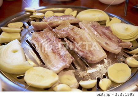 三枚肉 ジャガイモ 肉 35351995