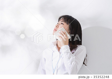 日差し　女性 35352248